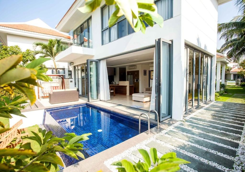Biệt Thự Nhìn Ra Vườn