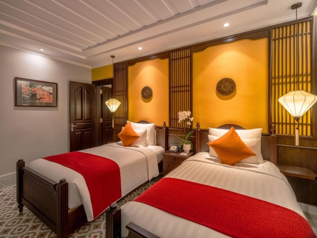 Phòng Thông Nhau Qua Cửa Nối