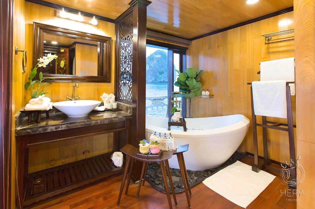 King Suite with Terrace and Bathtub