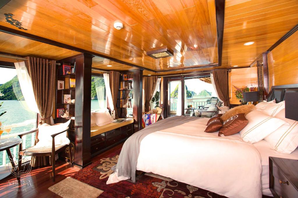 Presidential Suite with Terrace and Bathtub