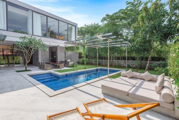 Three-Bedroom Villa with Private Pool and Bathtub