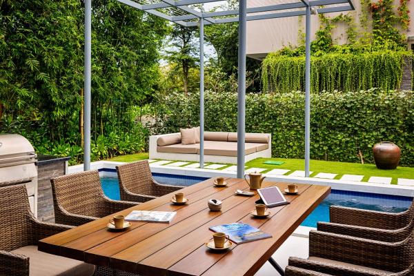 Three-Bedroom Villa with Private Pool and Bathtub