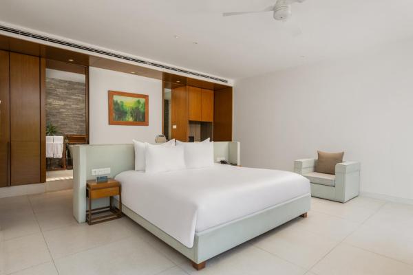Three-Bedroom Villa with Private Pool and Bathtub
