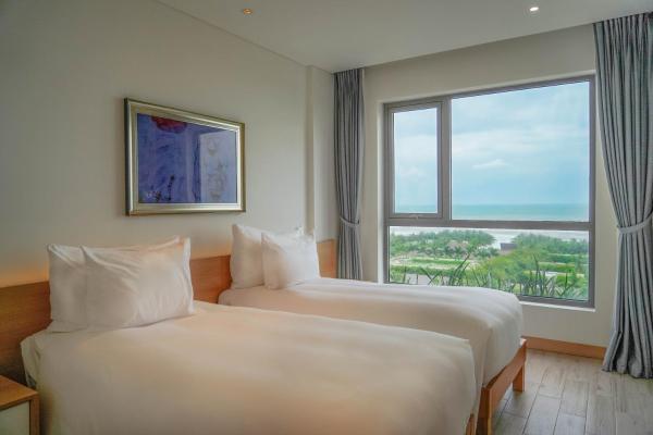 Three-Bedroom Apartment Partial Ocean View with Balcony