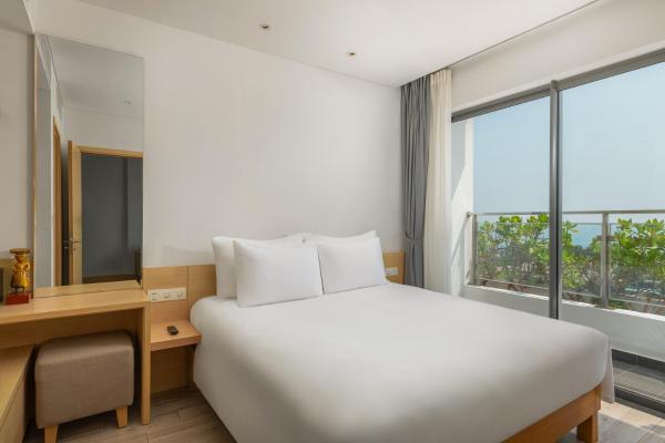 Three-Bedroom Apartment Partial Ocean View with Balcony