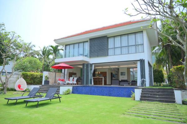 Biệt Thự Nhìn Ra Vườn