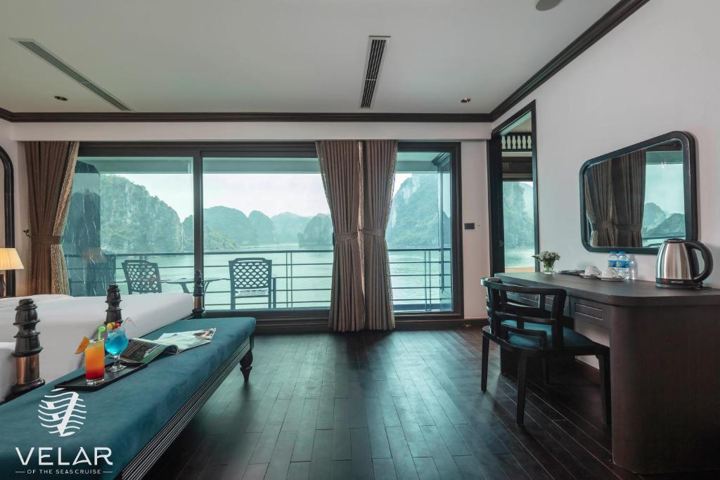 Velar Connecting Sụite with Private Balcony