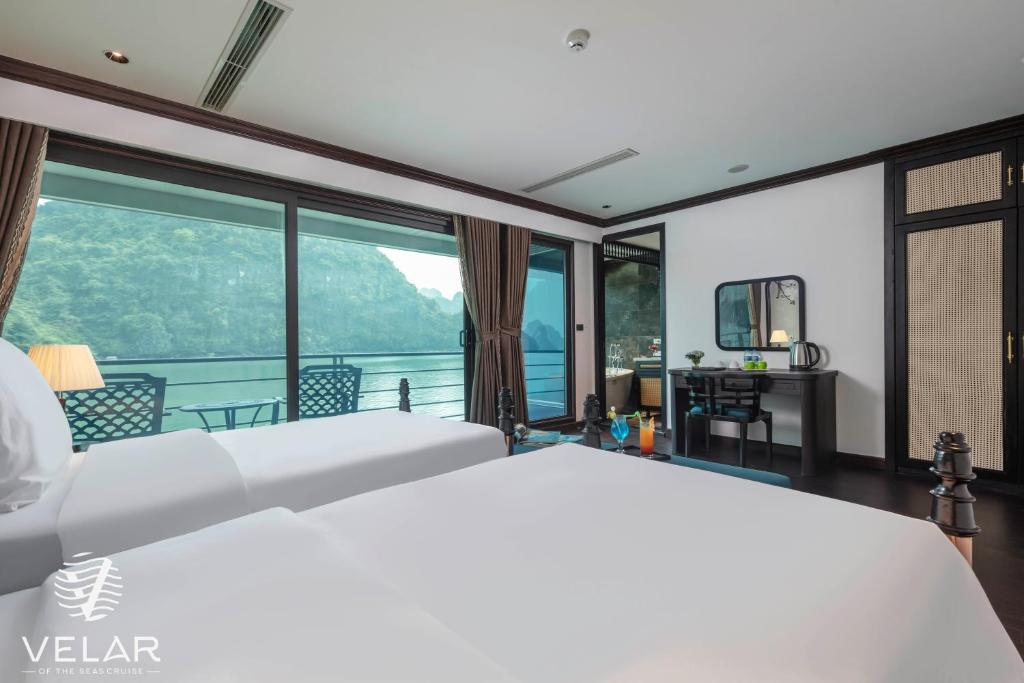 Velar Connecting Sụite with Private Balcony