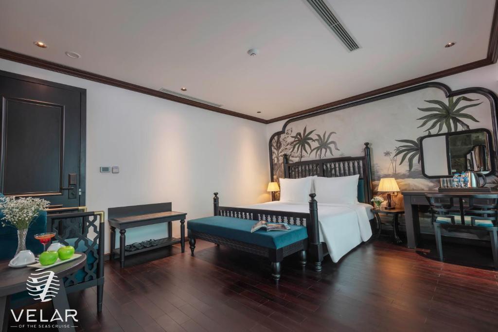 Velar Connecting Sụite with Private Balcony