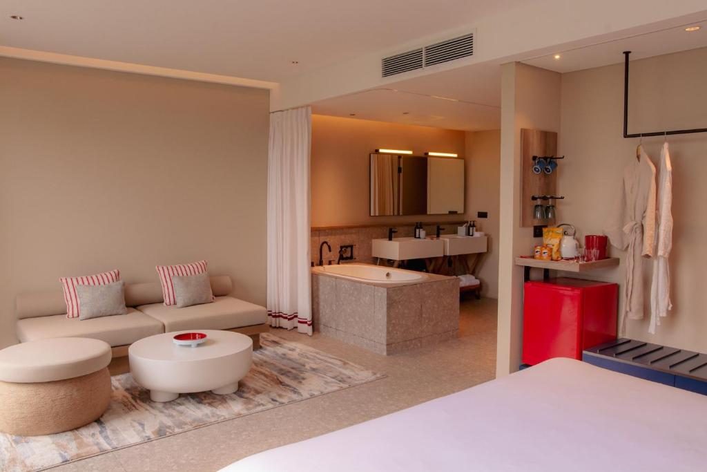 Suite có giường cỡ King với ban công
