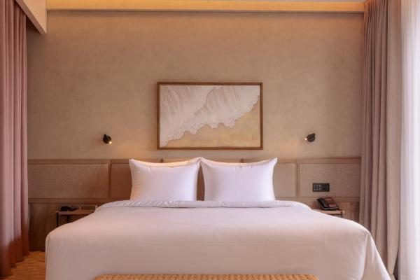 Suite có giường cỡ King với ban công