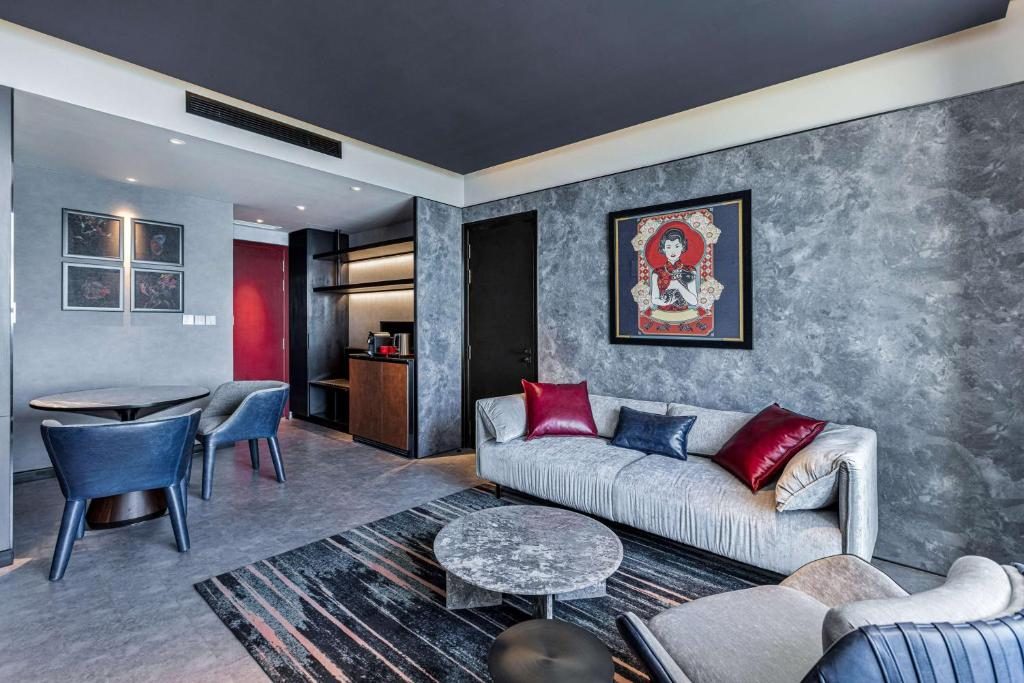 Suite with Balcony – Ocean View