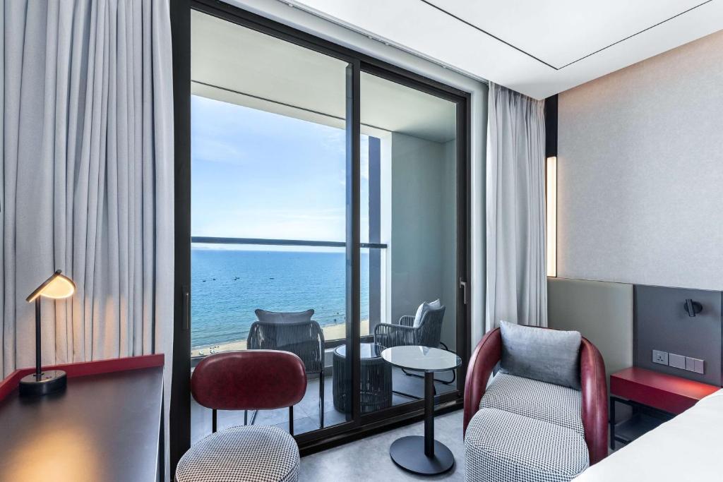 Deluxe Room with Balcony – Ocean View