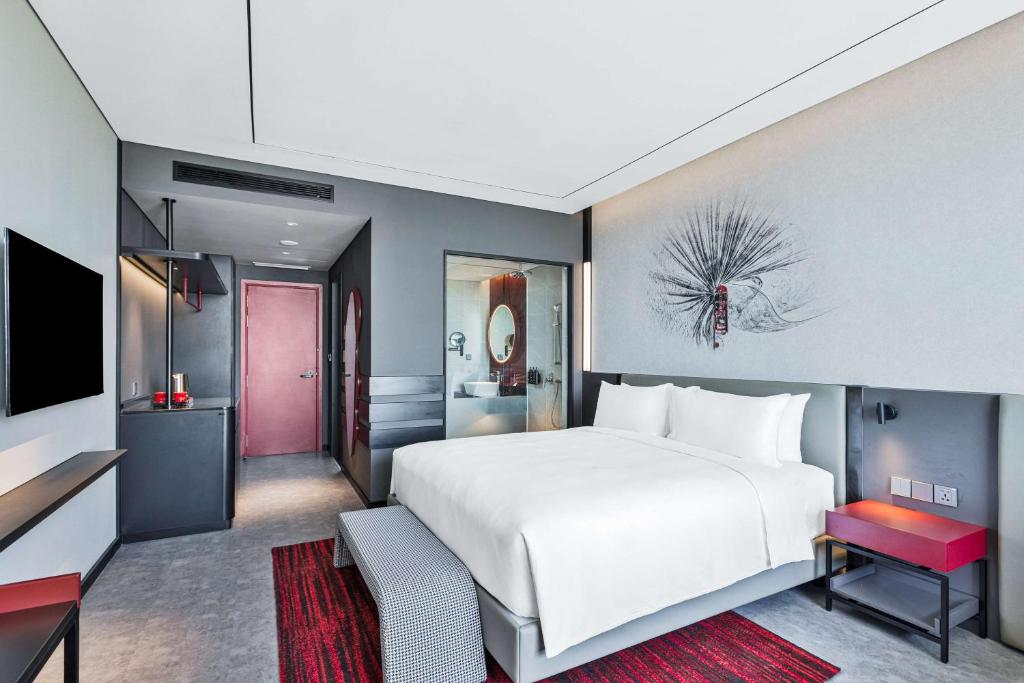 Deluxe Room with Balcony – Ocean View