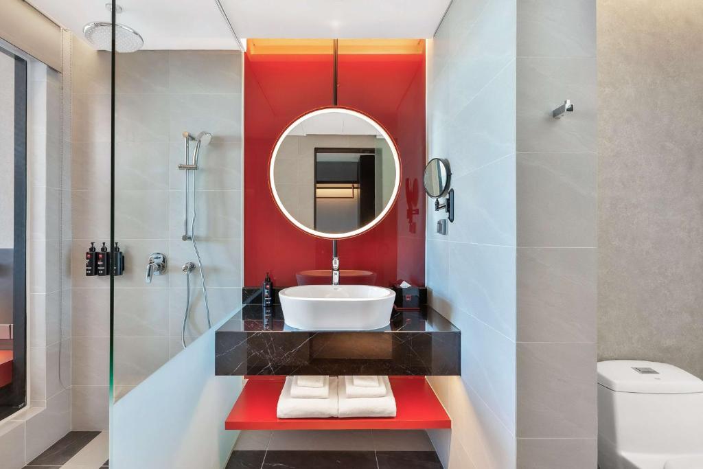 Deluxe Room with Balcony – Ocean View