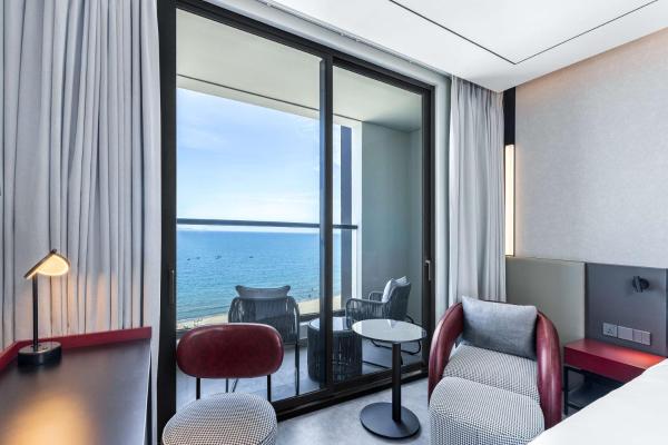 Deluxe Room with Balcony – Ocean View