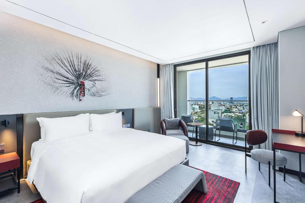 Deluxe Room with Balcony – City View
