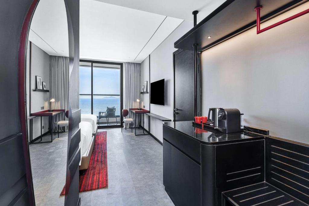Executive Room with Balcony – Ocean View