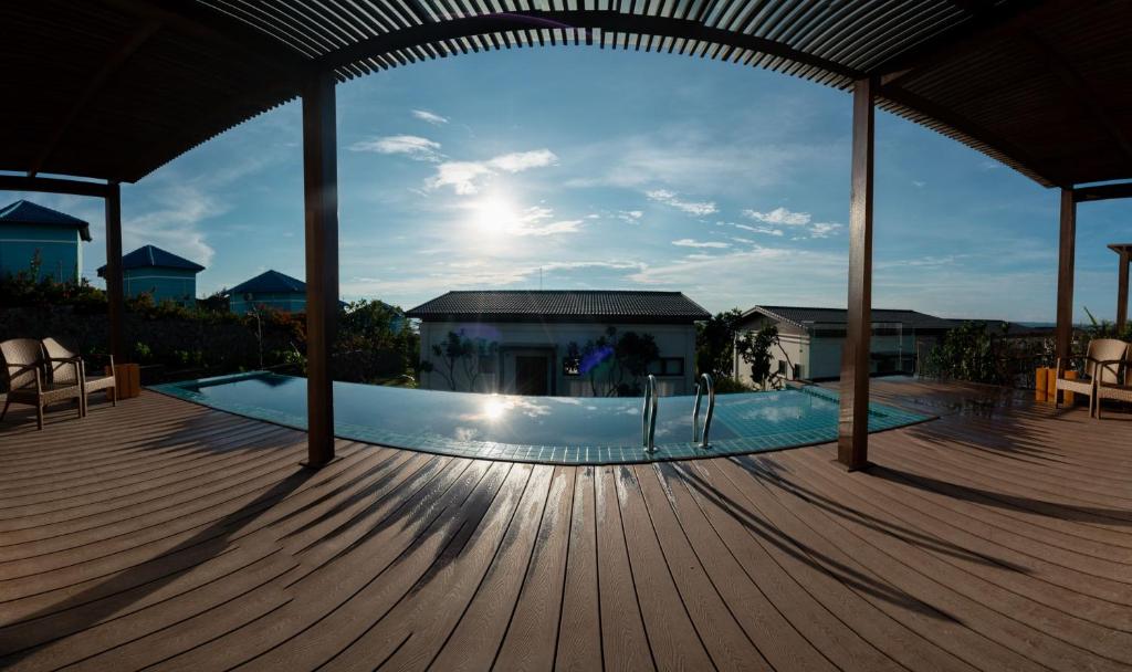 Shared Villa Room – Double or Twin Room