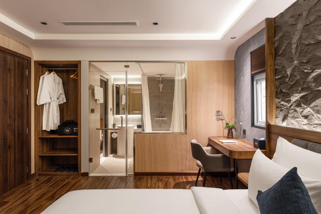 Phòng Deluxe Giường Đôi Có Cửa Sổ