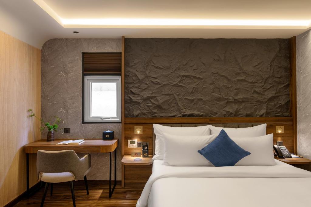 Phòng Deluxe Giường Đôi Có Cửa Sổ