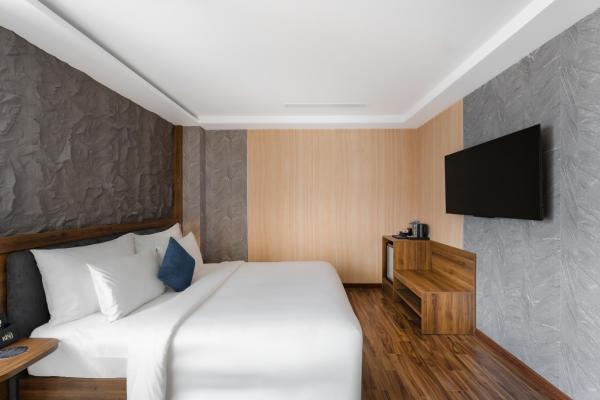 Phòng Deluxe Giường Đôi Có Cửa Sổ