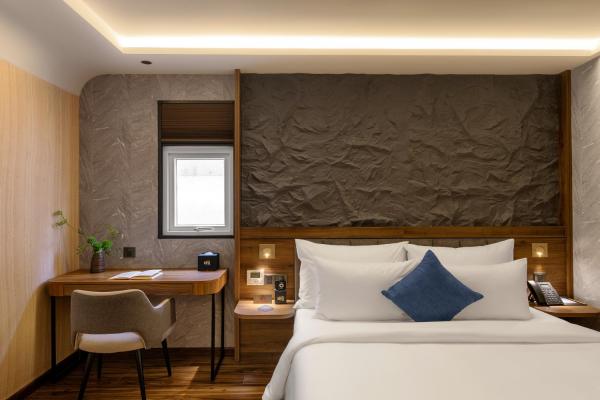 Phòng Deluxe Giường Đôi Có Cửa Sổ