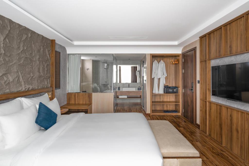 Senior Executive Suite