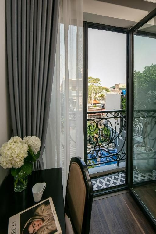Phòng Deluxe Giường Đôi Có Ban Công