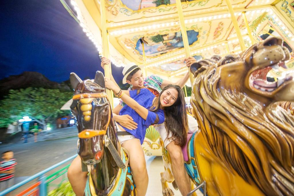 Phòng Deluxe Giường Cỡ King – Quyền Vào Cửa Công viên VinWonders