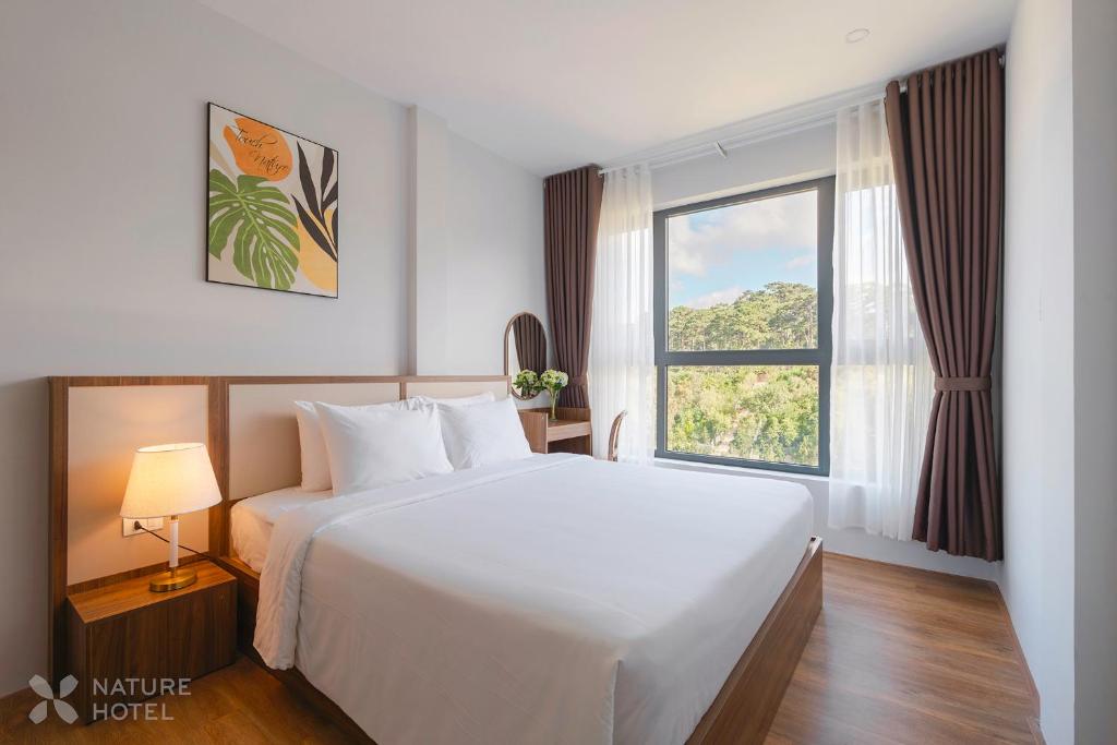 Suite có giường cỡ King với ban công