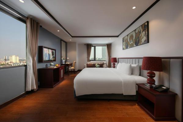May De Ville Suite