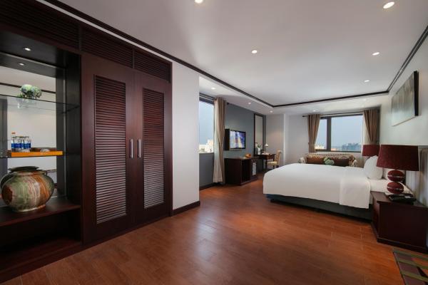 May De Ville Suite