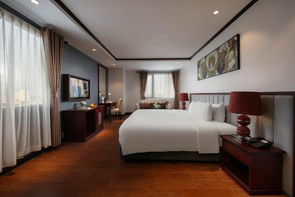 May De Ville Suite