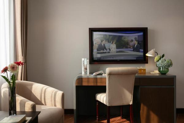 May De Ville Suite