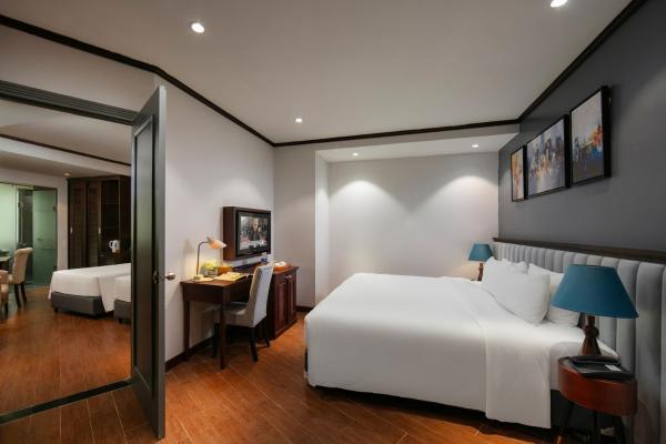 Phòng Thông Nhau Qua Cửa Nối
