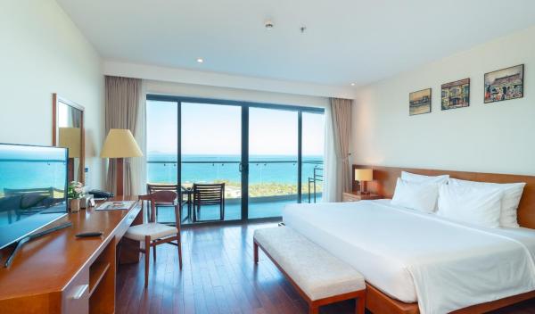 Deluxe King Ocean View with Bathtub