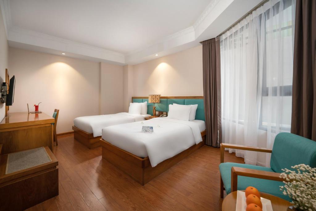Superior Twin Room with Window – High Floor