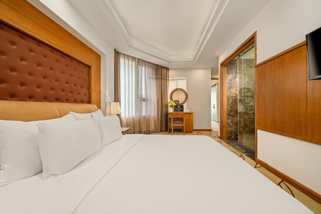 Oceanfront Family Suite with Balcony