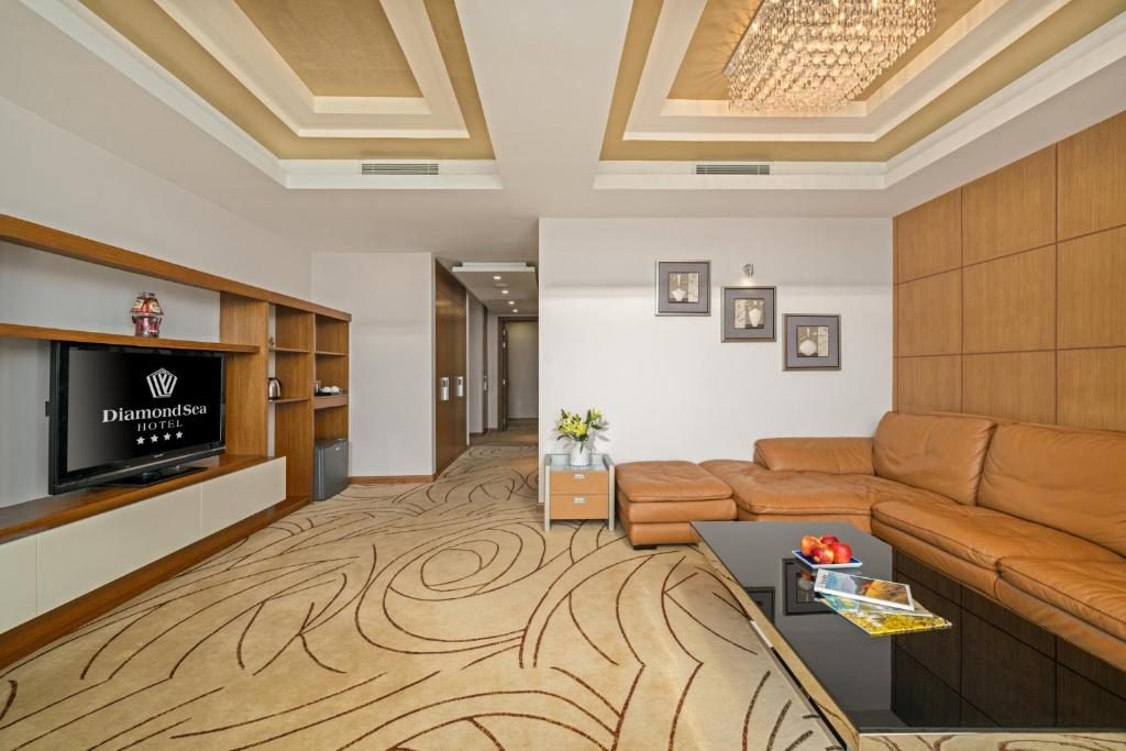 Oceanfront Family Suite with Balcony
