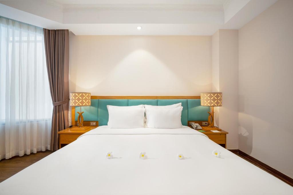 Superior Double Room with Window – High Floor
