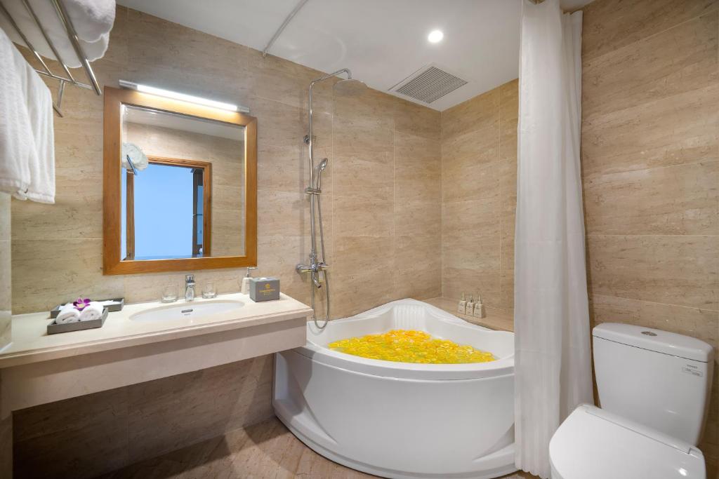 Phòng Premier Giường đôi có Ban công – Hướng biển
