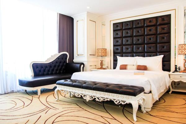 Oceanfront Two-Bedroom Suite with Balcony