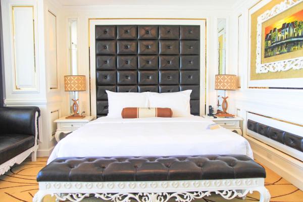 Oceanfront Two-Bedroom Suite with Balcony
