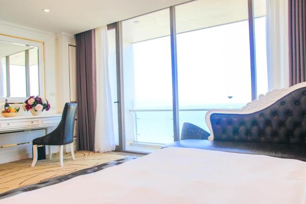 Oceanfront Two-Bedroom Suite with Balcony