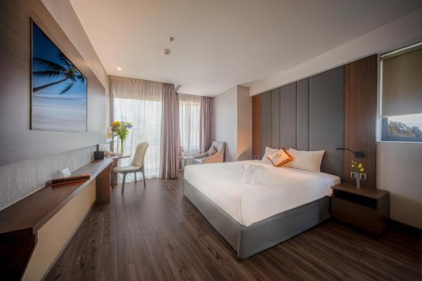 Phòng Premier Deluxe Giường Đôi Có Ban Công