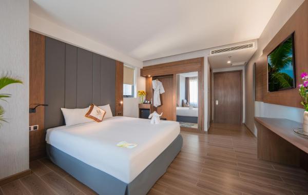 Phòng Premier Deluxe Giường Đôi Có Ban Công