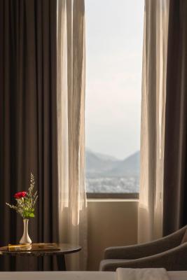 Phòng Premier Deluxe Giường Đôi Có Ban Công