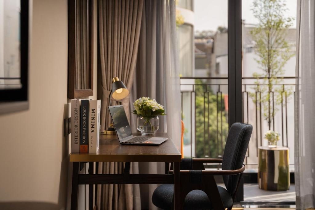 Lagom Suite City or Garden View with Balcony King Bed