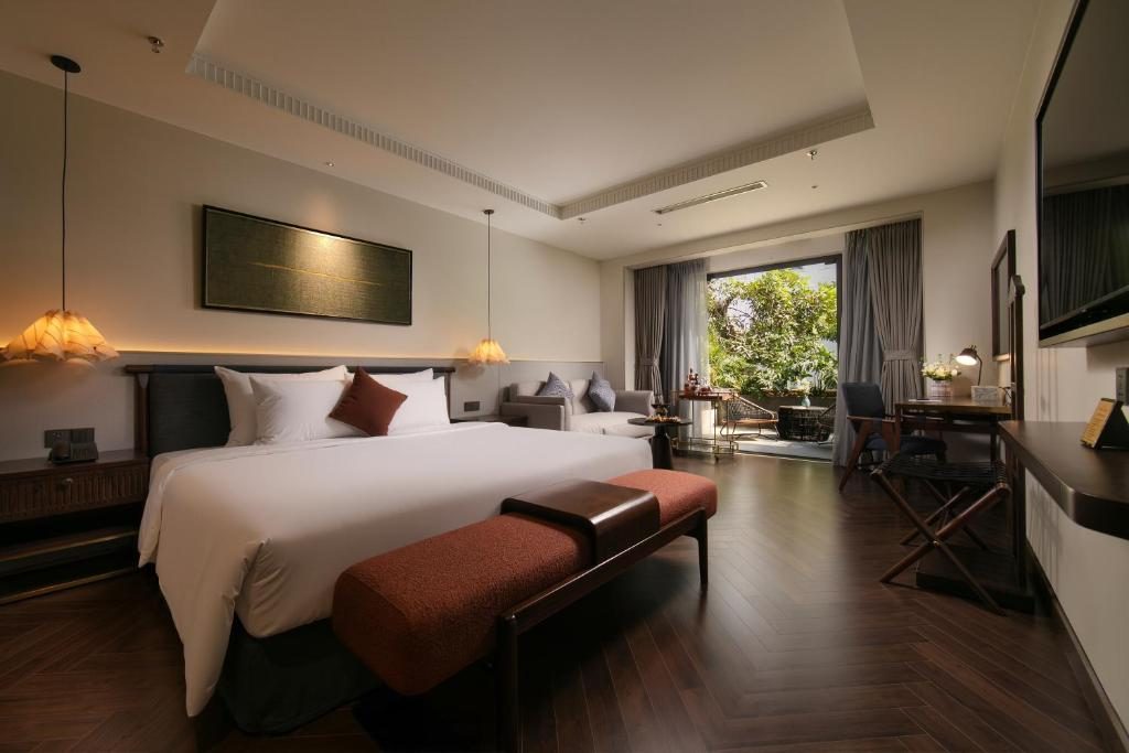 Signature Terrace Suite City View